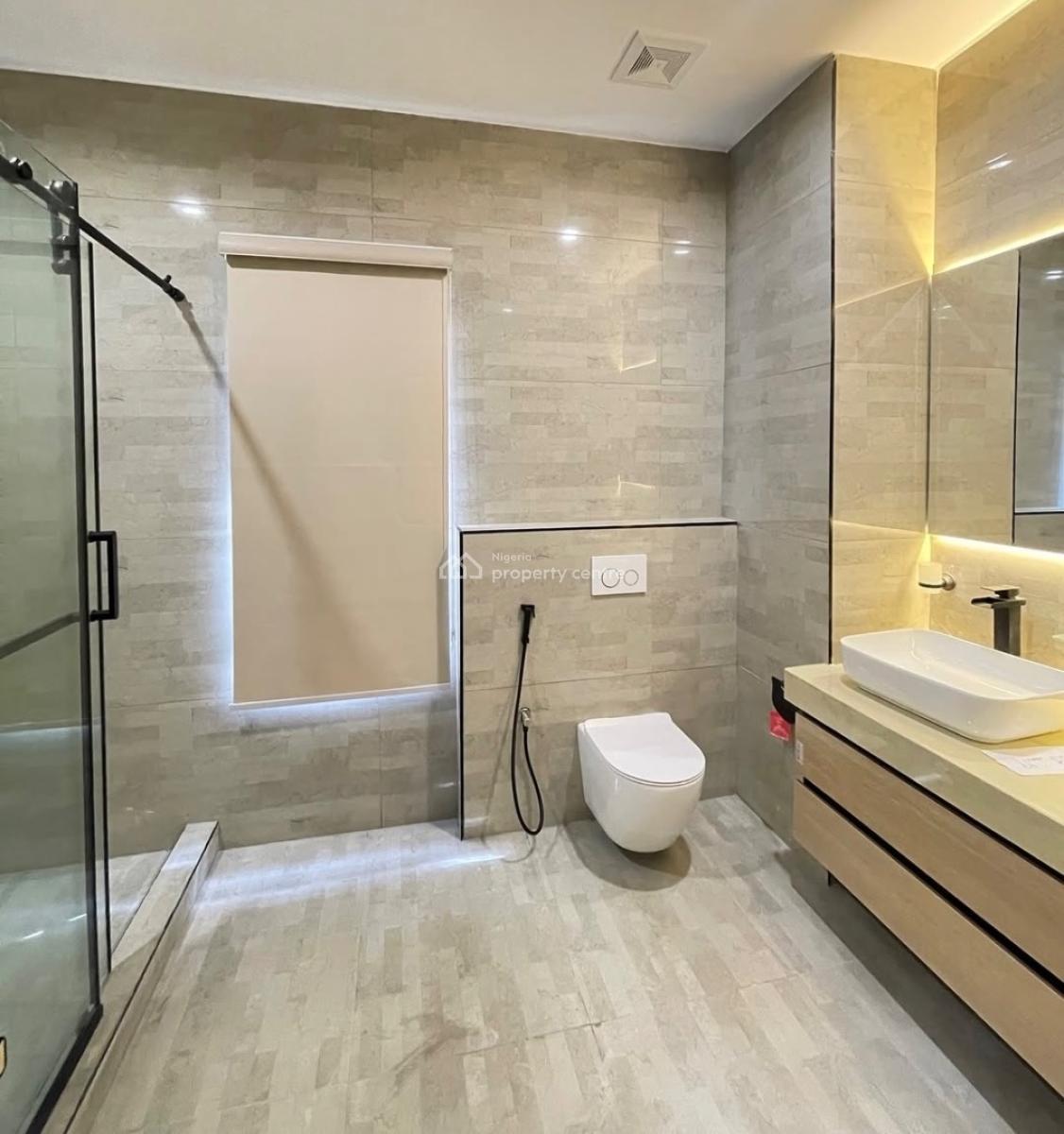Lovely 2 Bedroom Apartment with Bq, Lekki Phase 1, Lekki Phase 1, Lekki, Lagos, Block of Flats for Sale