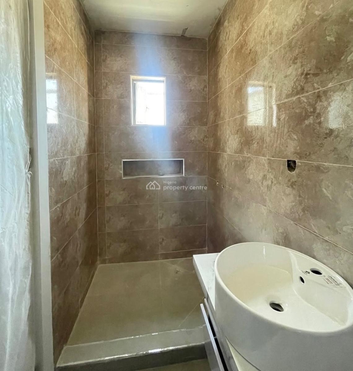 Lovely 2 Bedroom Apartment with Bq, Lekki Phase 1, Lekki Phase 1, Lekki, Lagos, Block of Flats for Sale