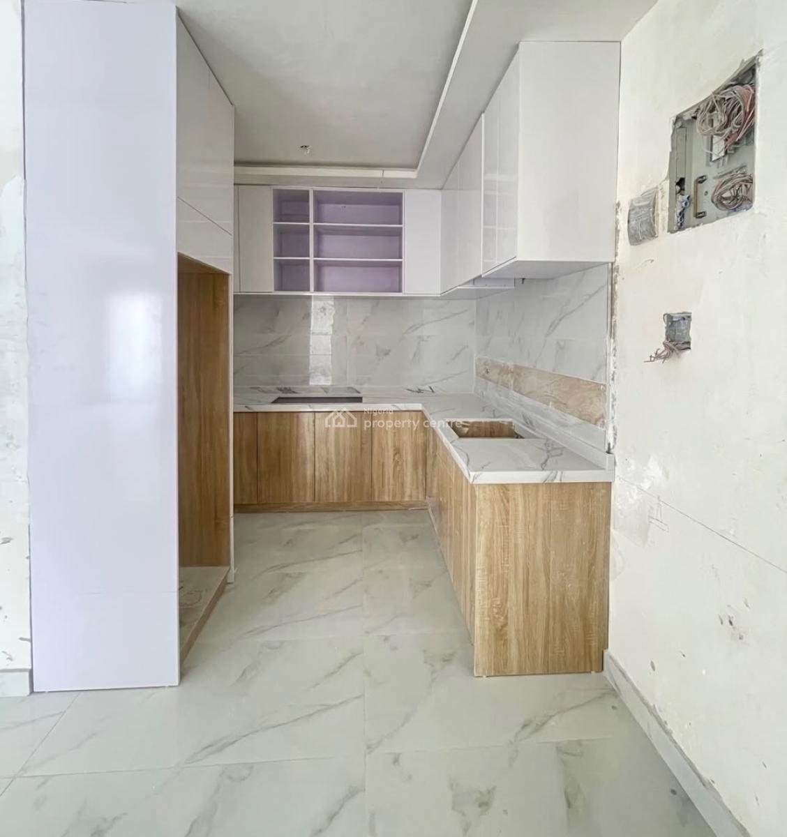 Lovely 2 Bedroom Apartment with Bq, Lekki Phase 1, Lekki Phase 1, Lekki, Lagos, Block of Flats for Sale