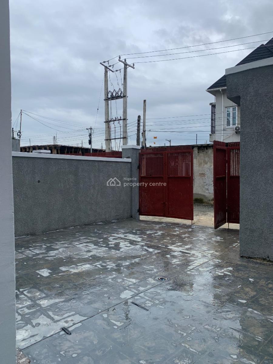Brand New Luxurious 4 Bedroom Apartment with a Bq in an Estate, Ologolo, Lekki, Lagos, Flat / Apartment for Rent