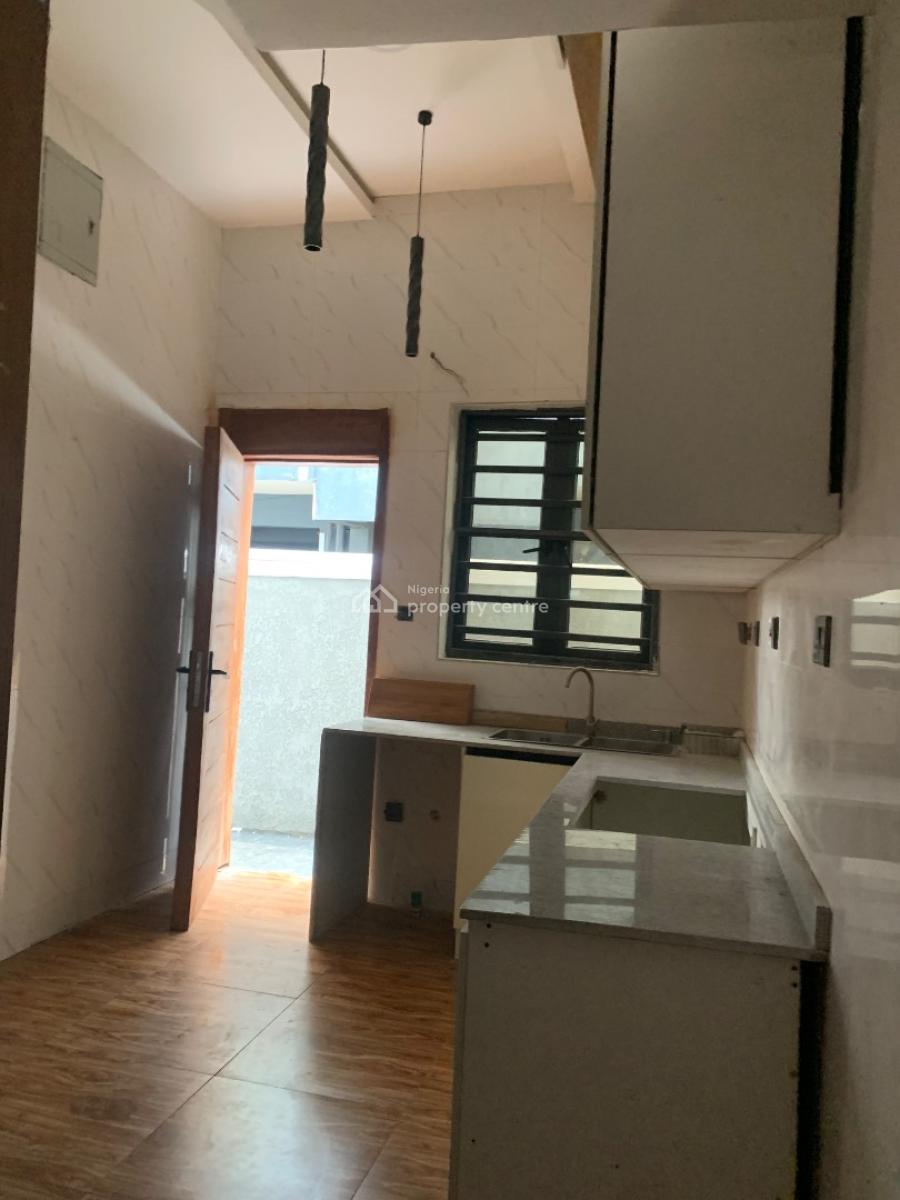 Brand New Luxurious 4 Bedroom Apartment with a Bq in an Estate, Ologolo, Lekki, Lagos, Flat / Apartment for Rent