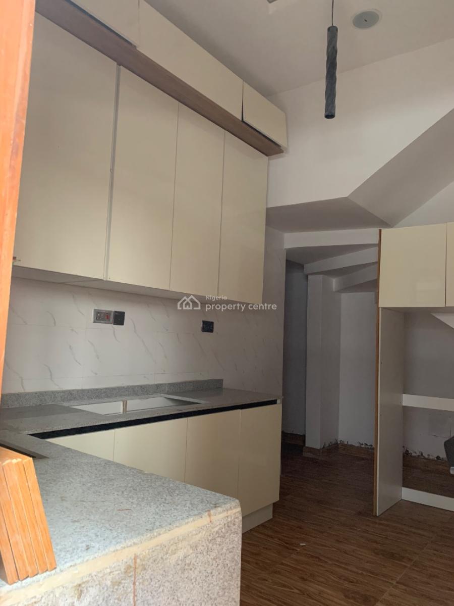 Brand New Luxurious 4 Bedroom Apartment with a Bq in an Estate, Ologolo, Lekki, Lagos, Flat / Apartment for Rent