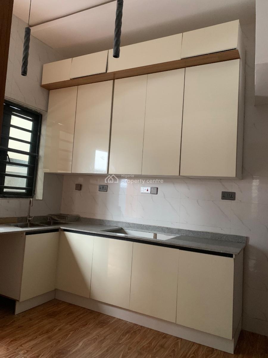 Brand New Luxurious 4 Bedroom Apartment with a Bq in an Estate, Ologolo, Lekki, Lagos, Flat / Apartment for Rent