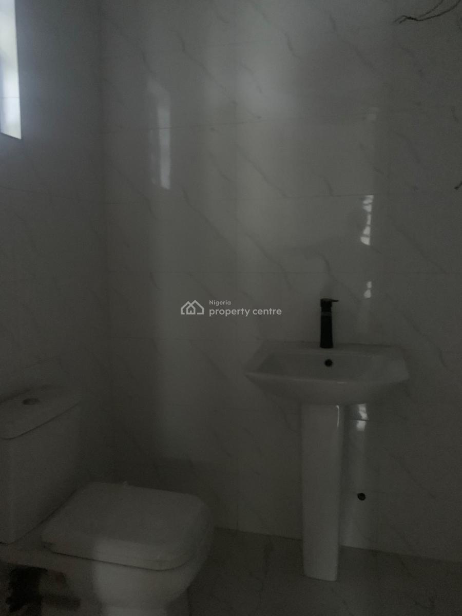 Brand New Luxurious 4 Bedroom Apartment with a Bq in an Estate, Ologolo, Lekki, Lagos, Flat / Apartment for Rent