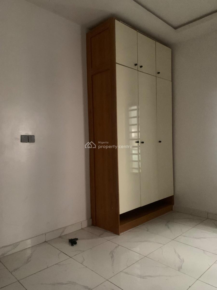 Brand New Luxurious 4 Bedroom Apartment with a Bq in an Estate, Ologolo, Lekki, Lagos, Flat / Apartment for Rent