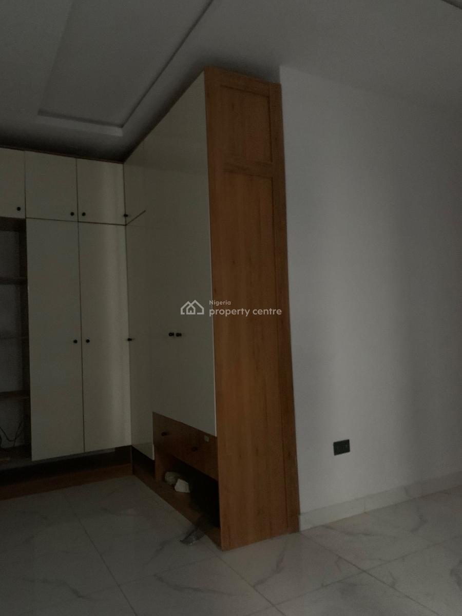 Brand New Luxurious 4 Bedroom Apartment with a Bq in an Estate, Ologolo, Lekki, Lagos, Flat / Apartment for Rent