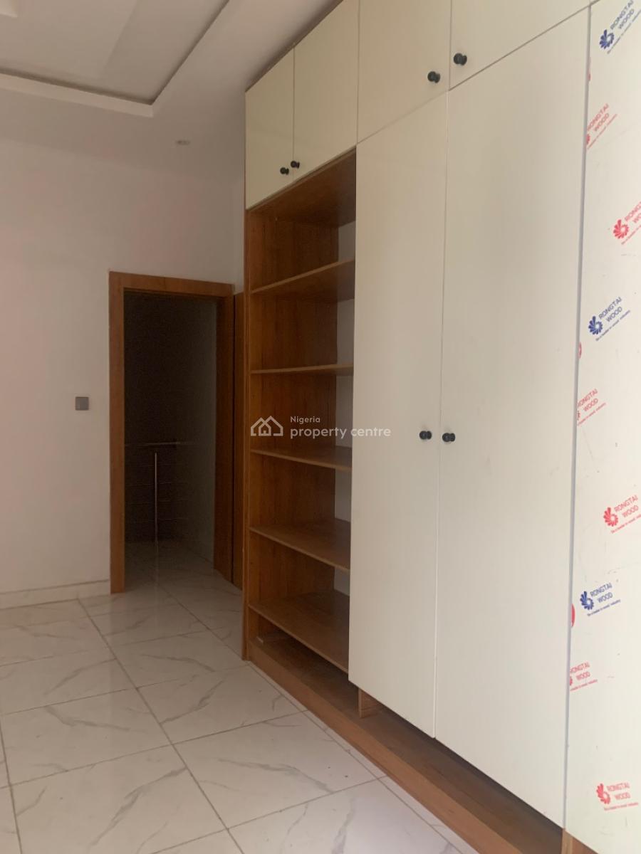 Brand New Luxurious 4 Bedroom Apartment with a Bq in an Estate, Ologolo, Lekki, Lagos, Flat / Apartment for Rent