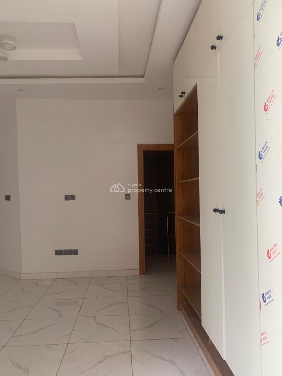 Brand New Luxurious 4 Bedroom Apartment with a Bq in an Estate, Ologolo, Lekki, Lagos, Flat / Apartment for Rent