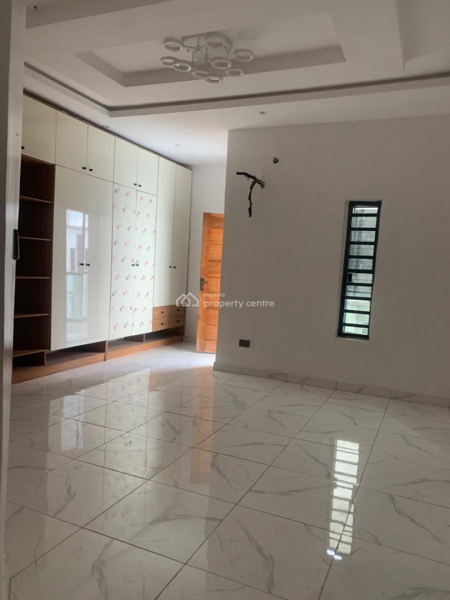 Brand New Luxurious 4 Bedroom Apartment with a Bq in an Estate, Ologolo, Lekki, Lagos, Flat / Apartment for Rent