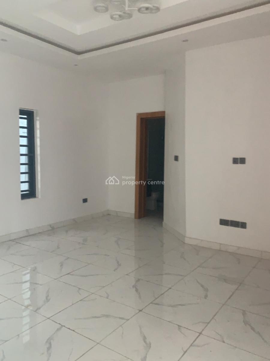 Brand New Luxurious 4 Bedroom Apartment with a Bq in an Estate, Ologolo, Lekki, Lagos, Flat / Apartment for Rent