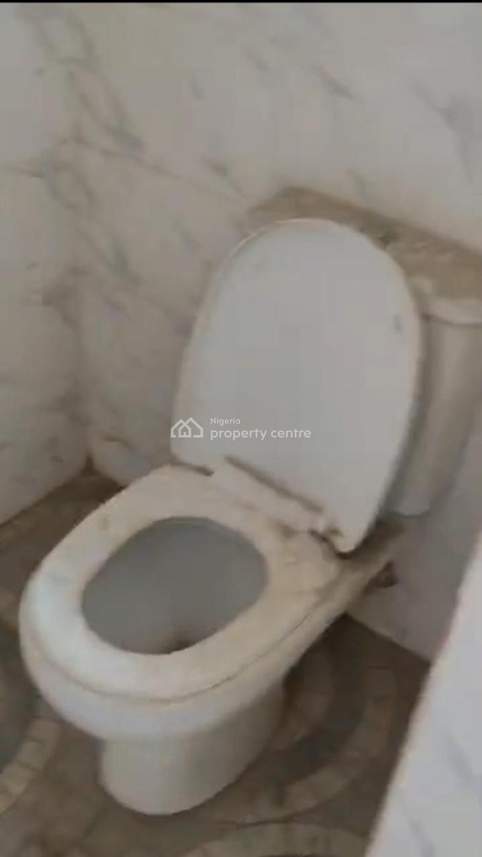 Lovely 2 Bedroom Flat, Alagomeji, Yaba, Lagos, Flat / Apartment for Rent