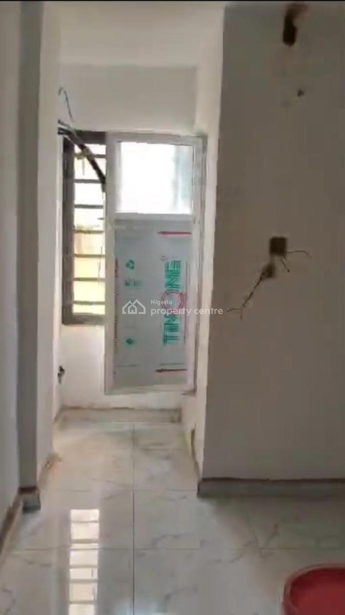 Lovely 2 Bedroom Flat, Alagomeji, Yaba, Lagos, Flat / Apartment for Rent