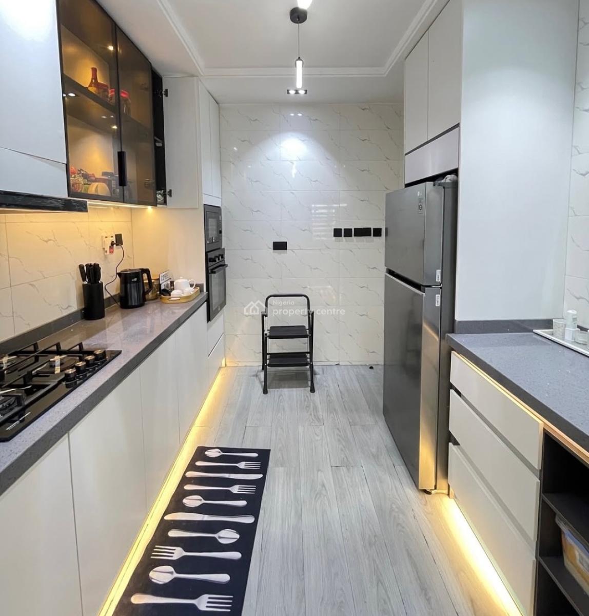 Lovely 3 Bedroom Apartment with Bq, Lekki Phase 1, Lekki Phase 1, Lekki, Lagos, Block of Flats for Sale