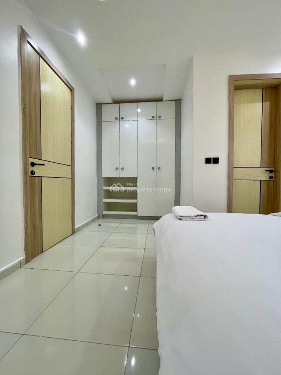 Cozy 3 Bedroom Apartment with Swimming Pool, Perez Drive, Lekki Phase 1, Lekki, Lagos, Flat / Apartment Short Let