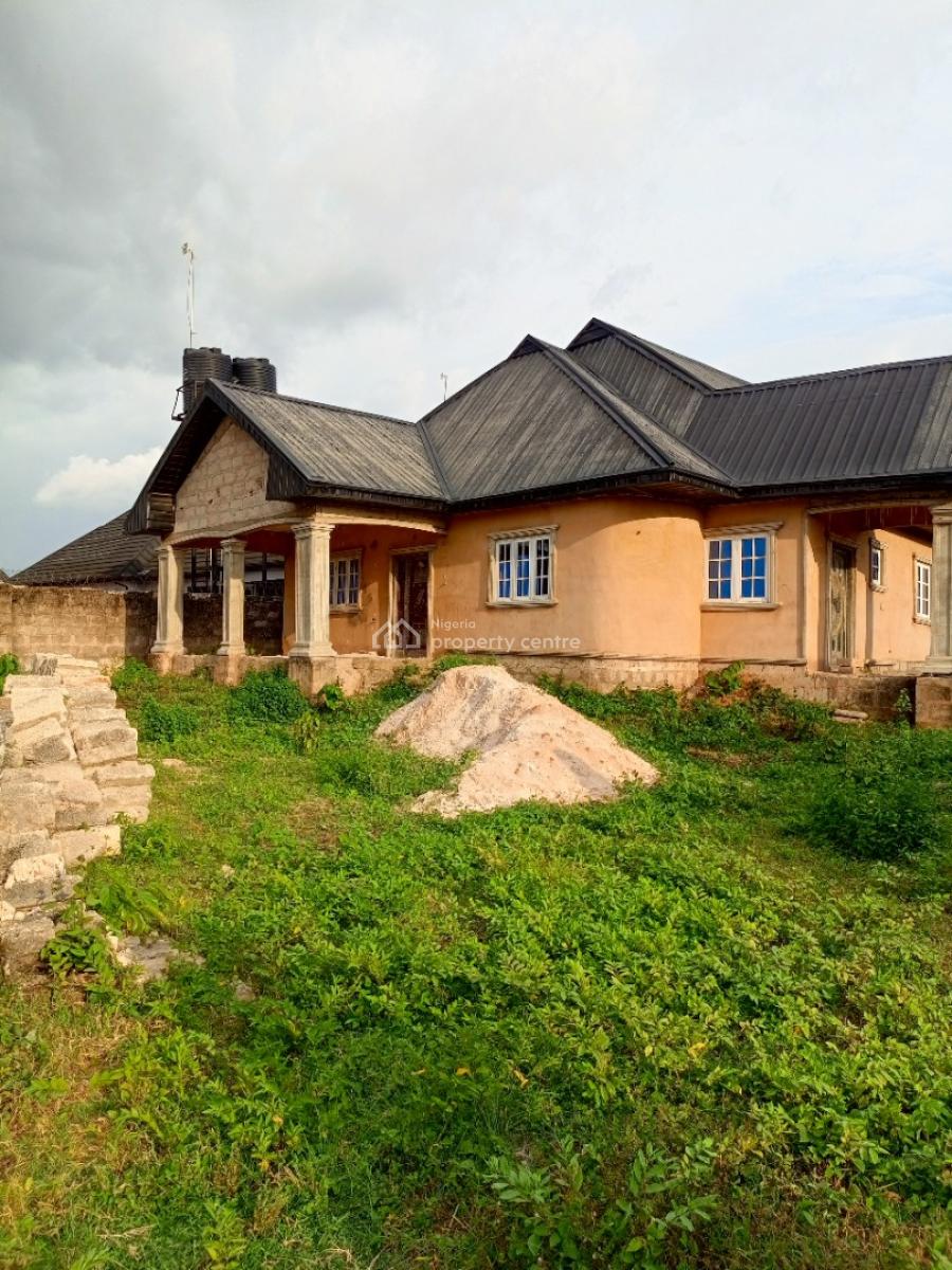 2 Units of 4 Bedrooms Bungalow 95% Completed and 3 Flats of 2bedroom E, Location Amagba Gra Benin City Edo State. Close to The Road, Benin, Oredo, Edo, Detached Bungalow for Sale
