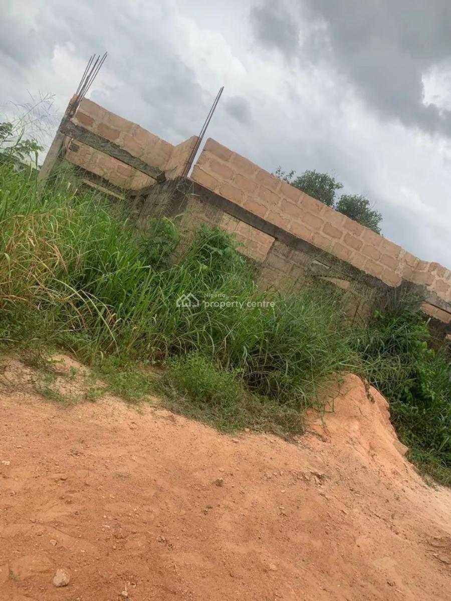 3 Bedroom with Two Big Parlor in The Front and 2 Self Contain at The B, Location Inside Rcc Road Off Ikpoba Hill - Agbor Road, Benin City, Ikpoba Okha, Edo, Block of Flats for Sale