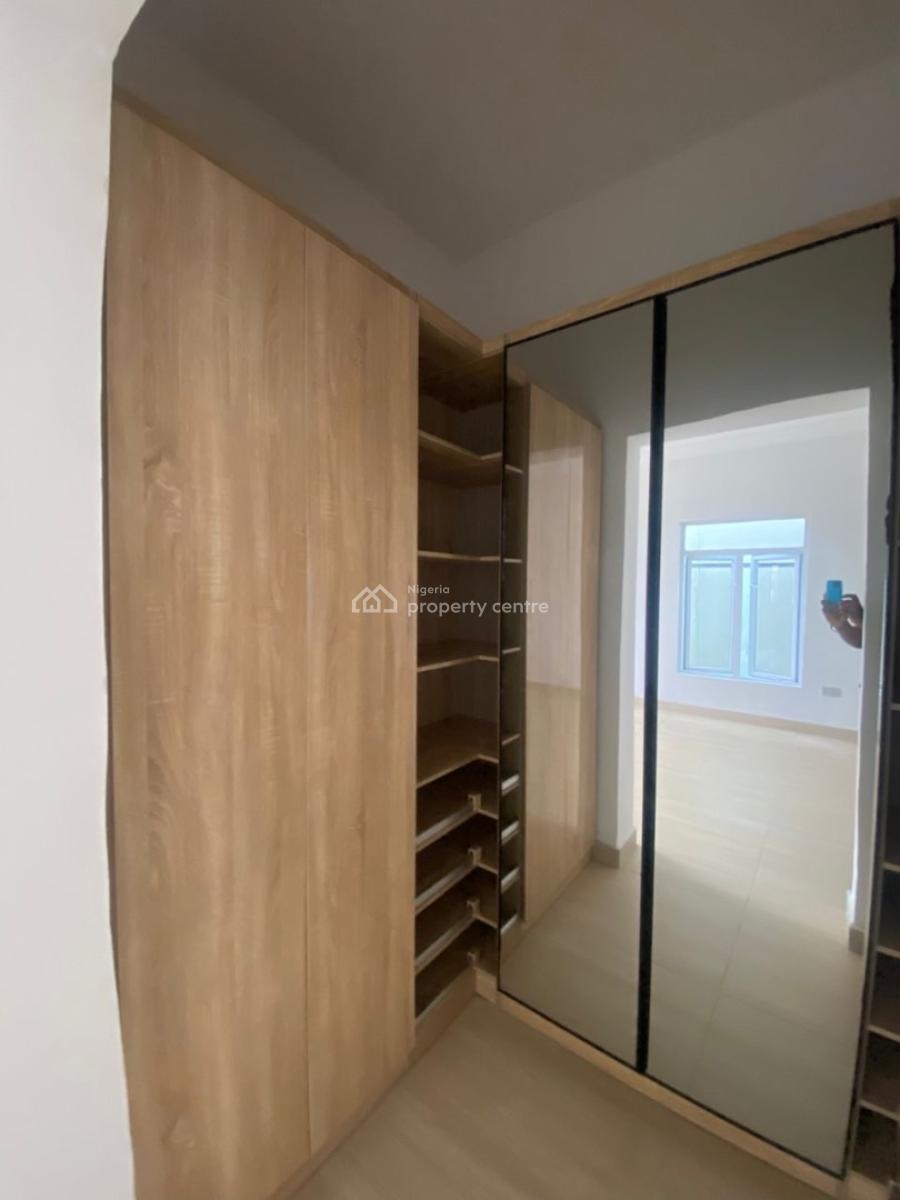Lovely 2 Bedroom Maisonette, Lekki Phase 1, Lekki, Lagos, Flat / Apartment for Sale
