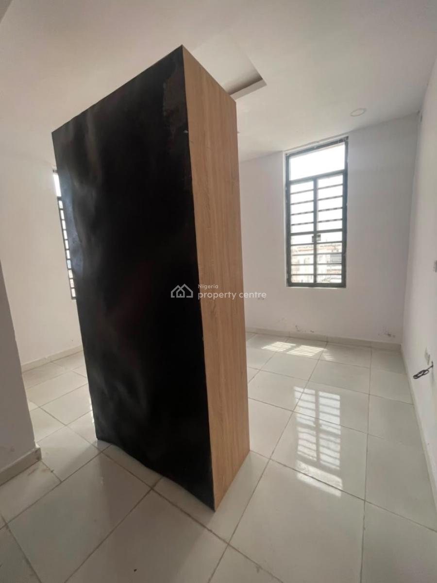 Spacious 2 Bedroom Apartment, Ologolo, Lekki, Lagos, Flat / Apartment for Rent