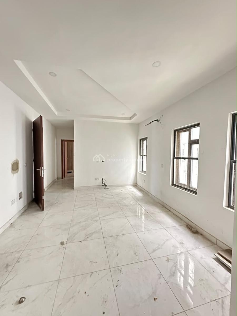 Well-built Luxury Spacious 1 Bedroom Apartment with an Elevator, Lekki Phase 1, Lekki, Lagos, Block of Flats for Sale