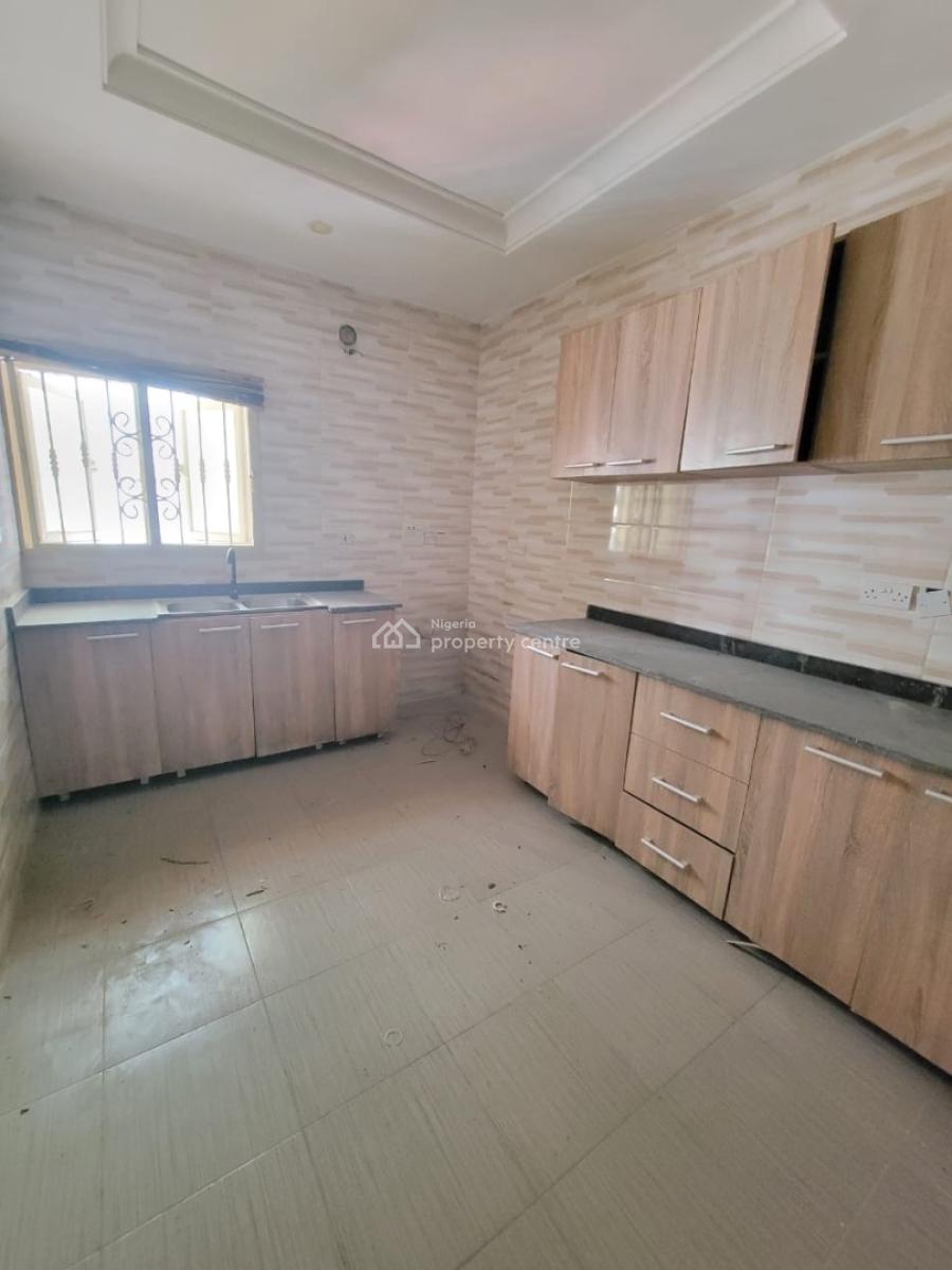 Sharp and Spacious 3 Bedroom Flat, Ologolo, Lekki, Lagos, Flat / Apartment for Rent