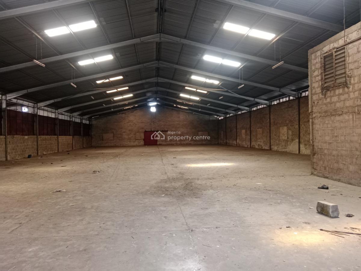 2 Bay Warehouse of 3,100sqm, Along Agege Motor Road, By Challenge Bus Stop, Mushin, Lagos, Mushin, Lagos, Warehouse for Sale