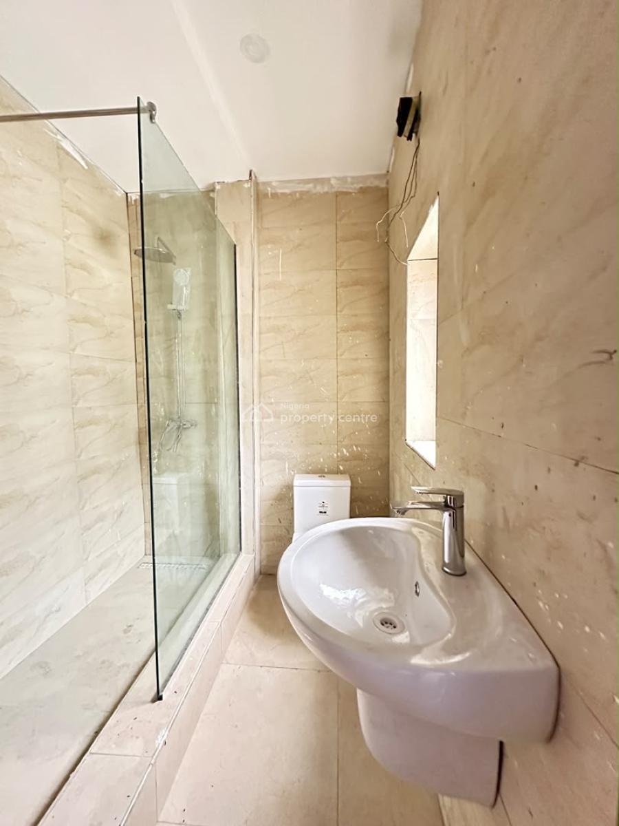 Spacious 1 Bedroom Apartment with Elevator & Parking Space, Prefect for Airbnb, Annual Rent Or Personal Residence, Lekki Phase 1, Lekki, Lagos, Flat / Apartment for Sale