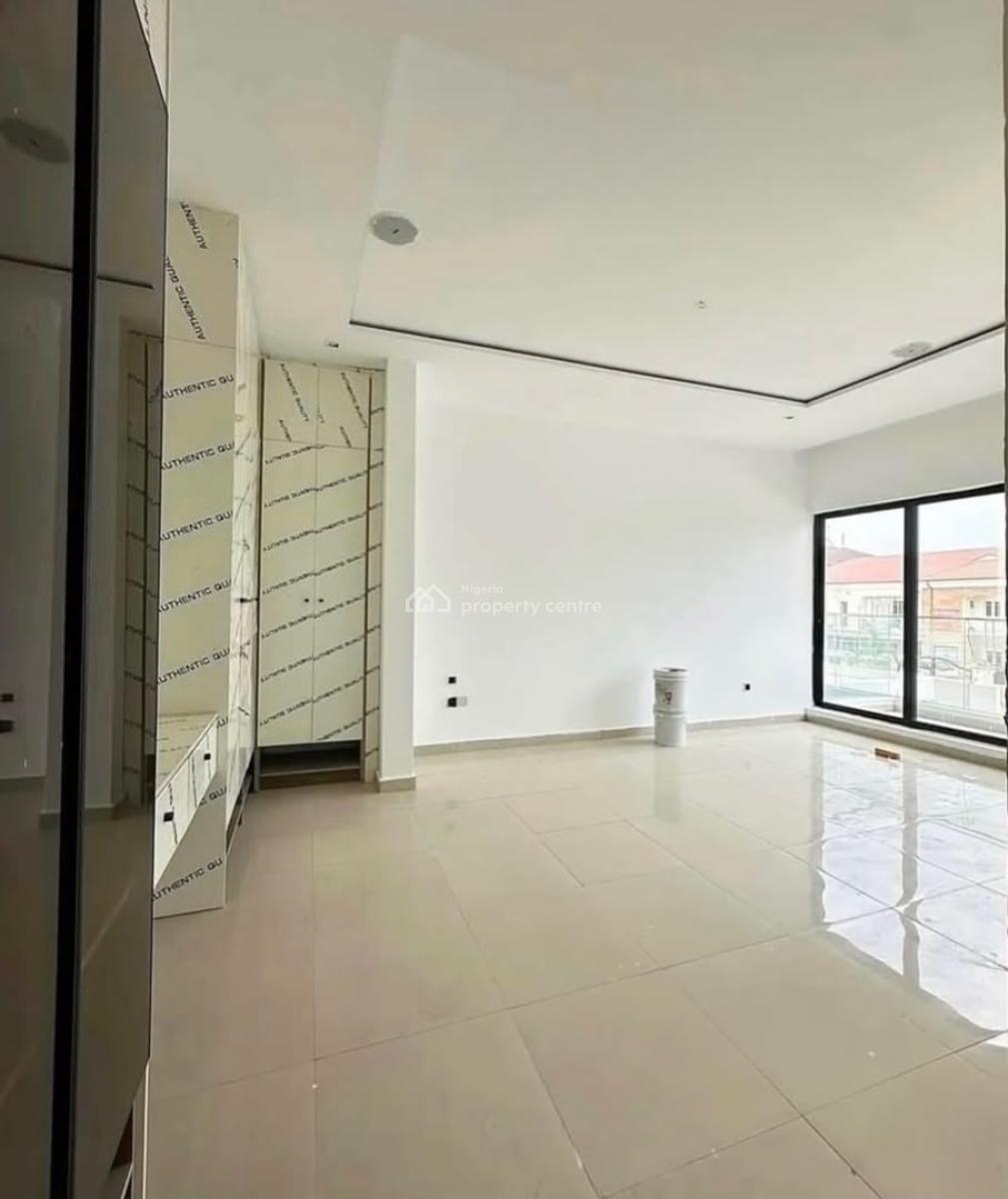 2 Bedroom Apartment with Swimming Pool, Lekki Phase 1, Lekki, Lagos, Flat / Apartment for Rent