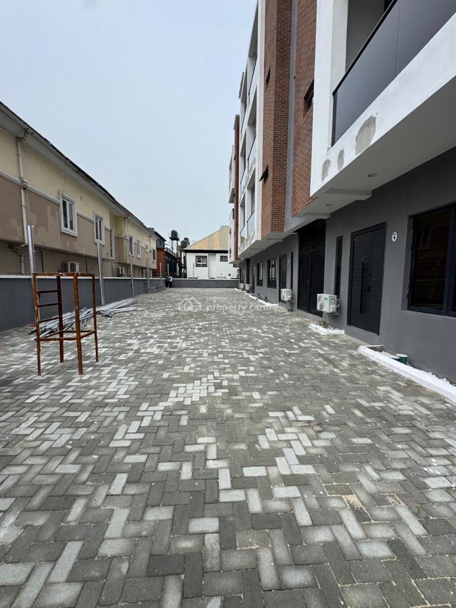 Investment-worthy 3 Bedroom Maisonette with Bq & Swimming Pool, Lekki Phase 1, Lekki, Lagos, Flat / Apartment for Sale