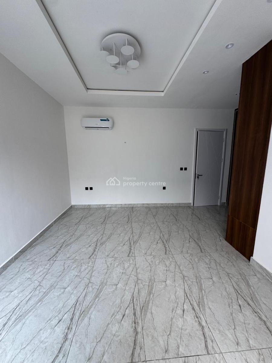 Investment-worthy 3 Bedroom Maisonette with Bq & Swimming Pool, Lekki Phase 1, Lekki, Lagos, Flat / Apartment for Sale