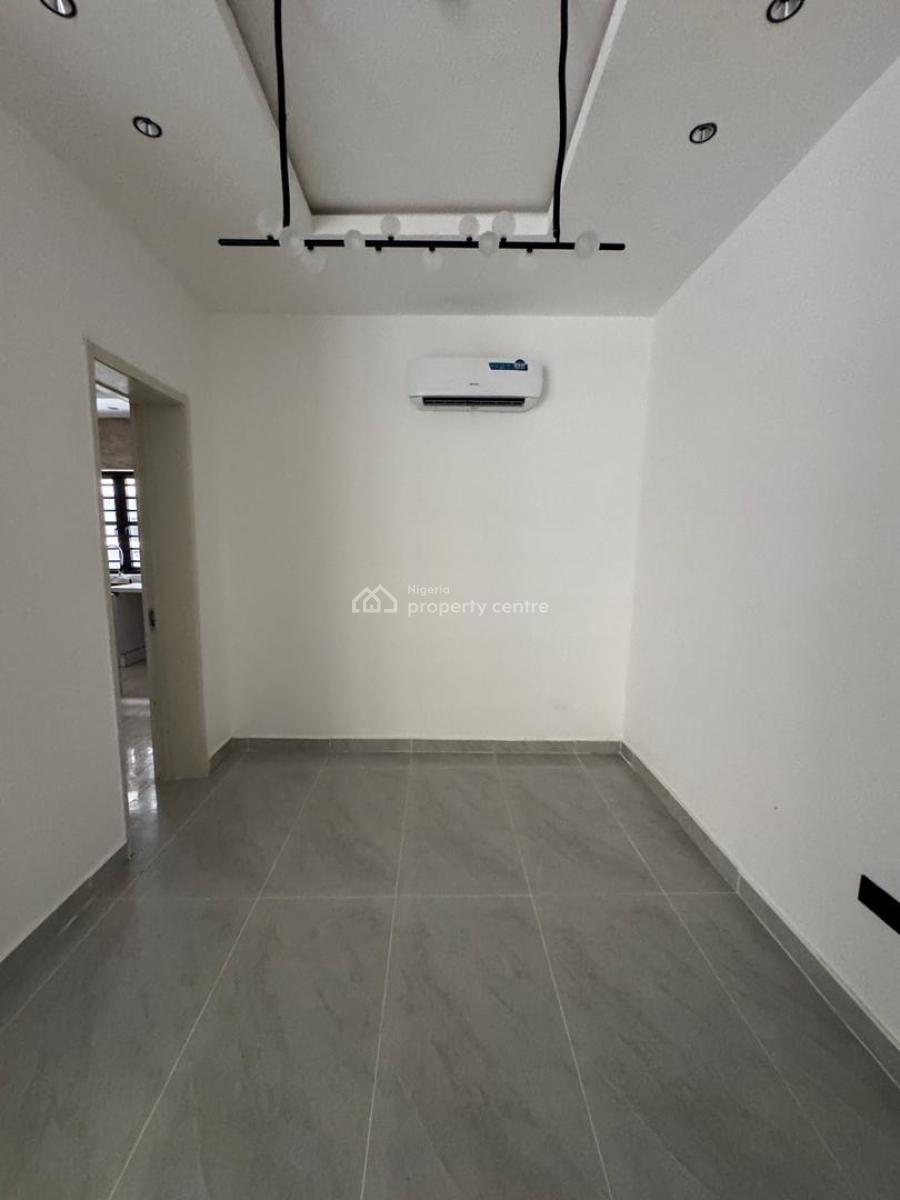 Investment-worthy 3 Bedroom Maisonette with Bq & Swimming Pool, Lekki Phase 1, Lekki, Lagos, Flat / Apartment for Sale