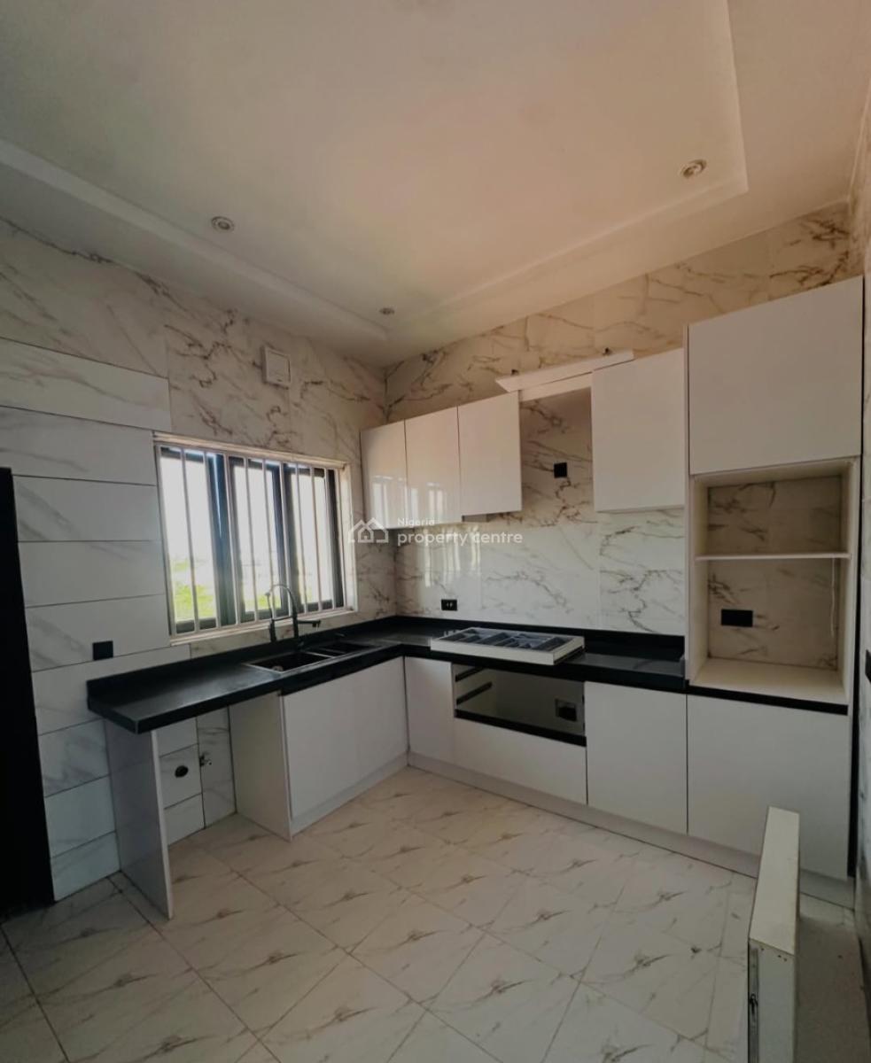 Brand New and Serviced with 24/7 Power Supply 3 Bedroom En-suite Flat., Lekki Phase 1, Lekki, Lagos, Flat / Apartment for Rent