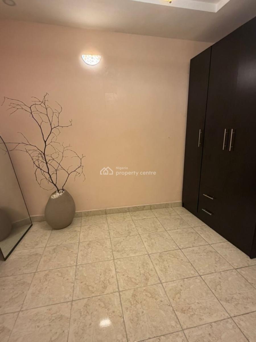 Spacious Unfurnished 2 Bedroom Apartment, Ologolo, Lekki, Lagos, Flat / Apartment for Rent