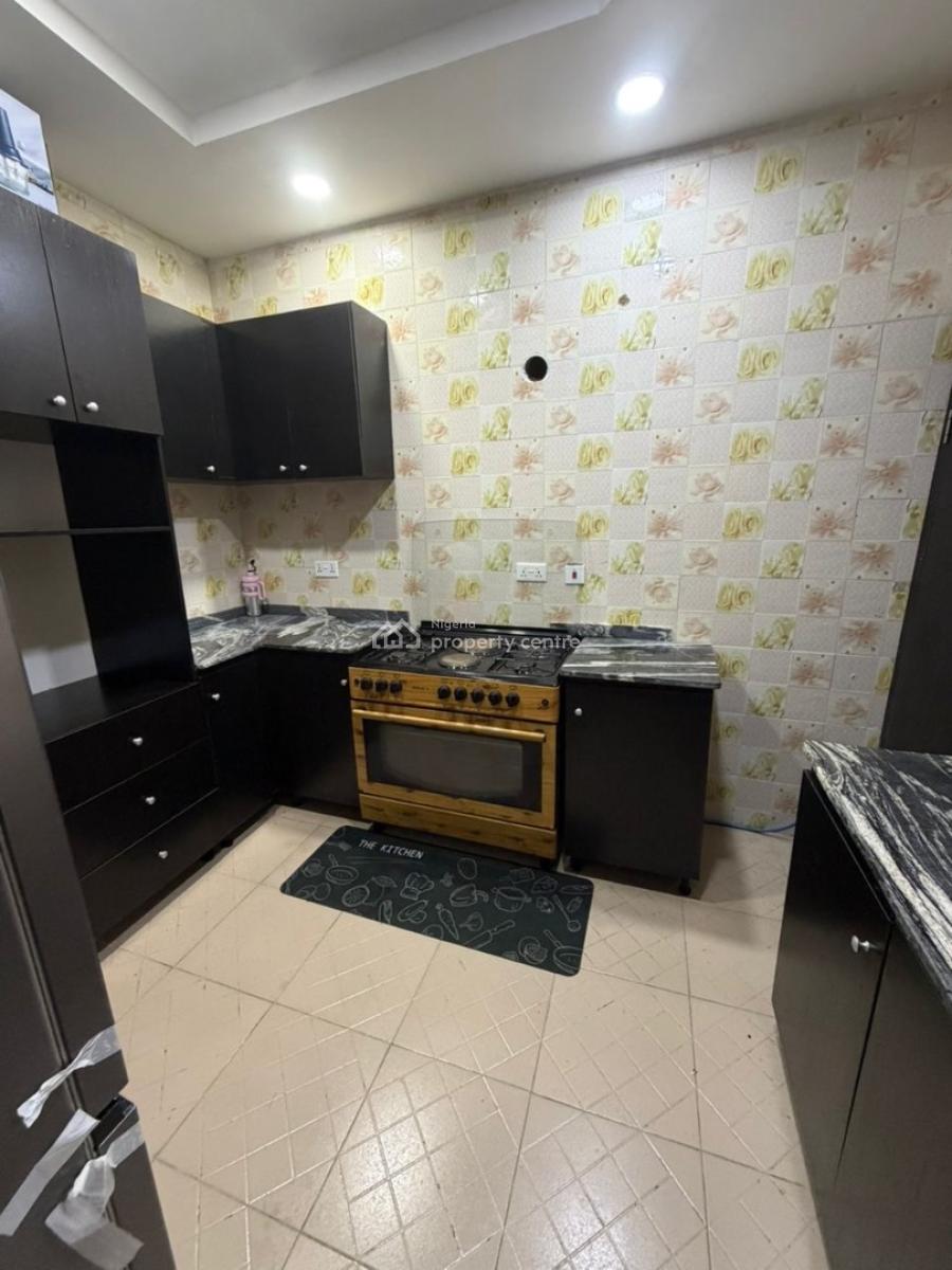 Spacious Unfurnished 2 Bedroom Apartment, Ologolo, Lekki, Lagos, Flat / Apartment for Rent