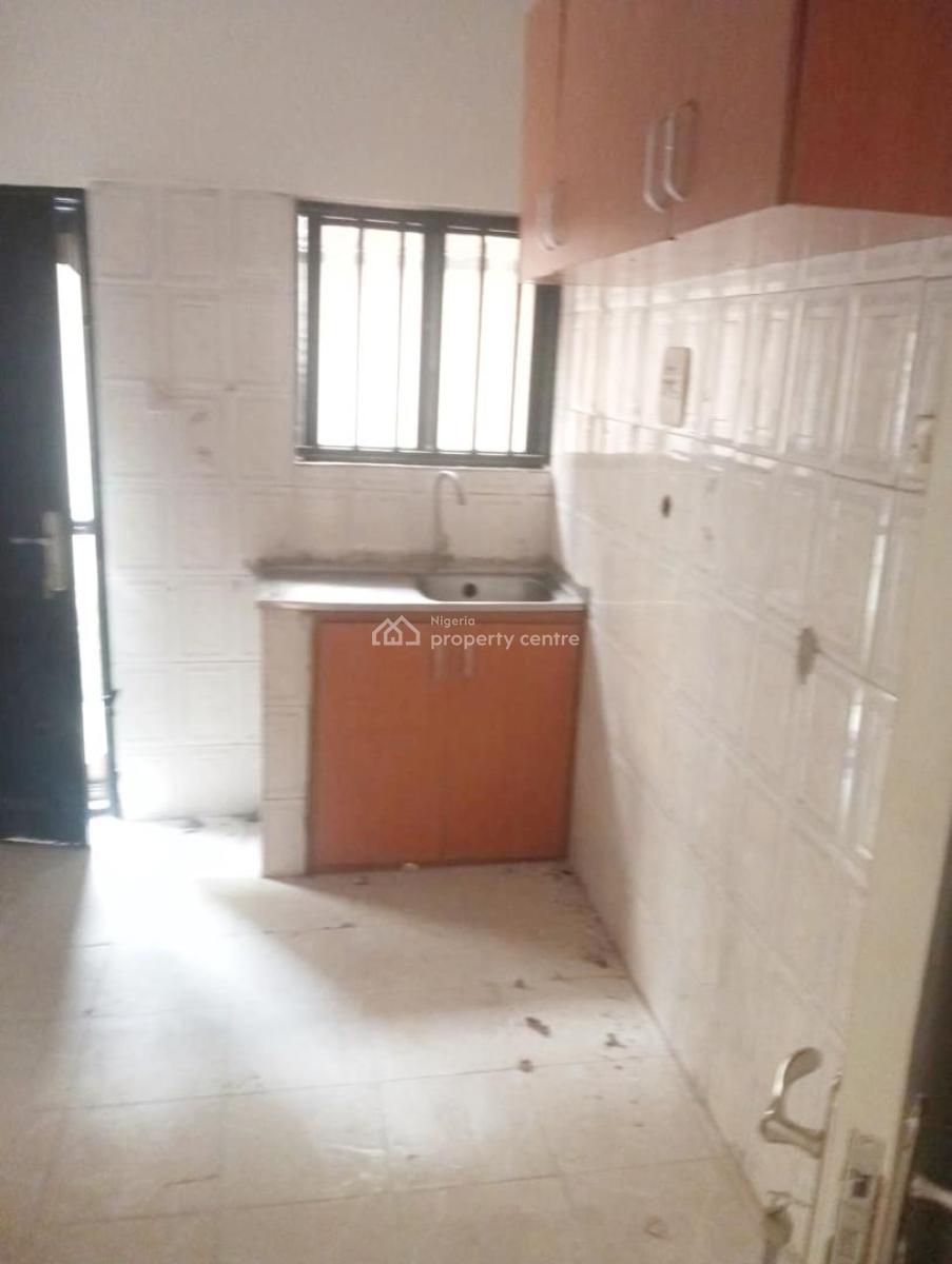 Well Maintained 3 Bedroom Apartment, Gra Phase 2, Magodo, Lagos, Flat / Apartment for Rent