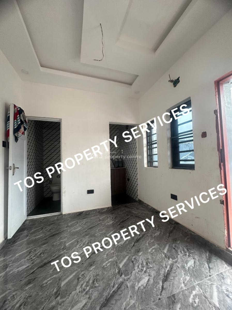 1 Room Self-contained Flat, Yaba, Yaba, Lagos, Self Contain (single Rooms) for Sale