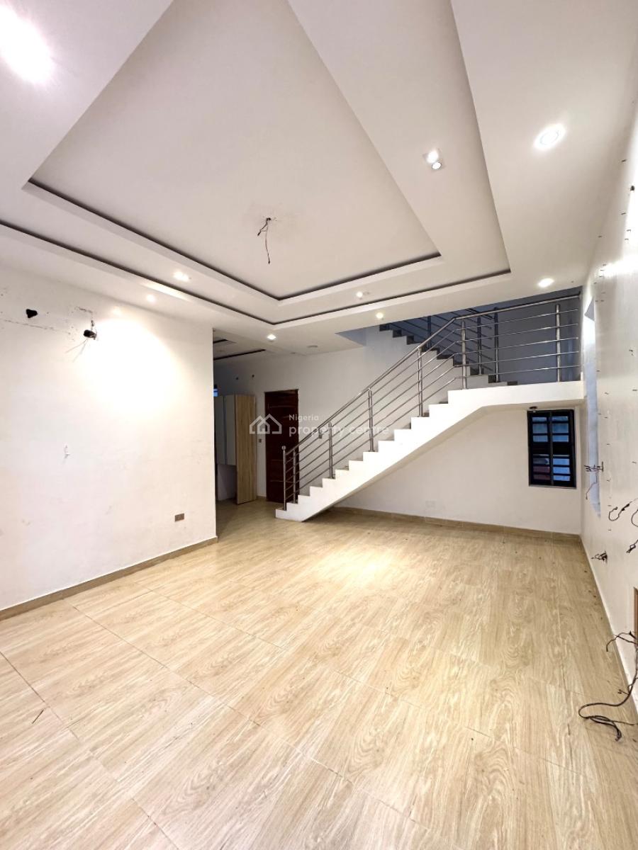 𝐖𝐄𝐋𝐋 𝐌𝐀𝐈𝐍𝐓𝐀𝐈𝐍𝐄𝐃 3 𝐁𝐄𝐃𝐑𝐎𝐎𝐌 𝐓𝐄𝐑𝐑𝐀𝐂𝐄, Orchid, Lekki, Lekki Phase 2, Lekki, Lagos, Terraced Duplex for Rent