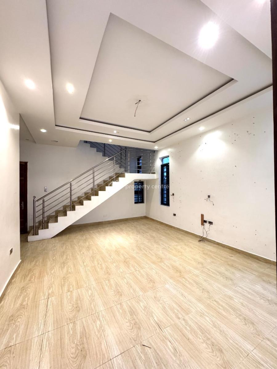 𝐖𝐄𝐋𝐋 𝐌𝐀𝐈𝐍𝐓𝐀𝐈𝐍𝐄𝐃 3 𝐁𝐄𝐃𝐑𝐎𝐎𝐌 𝐓𝐄𝐑𝐑𝐀𝐂𝐄, Orchid, Lekki, Lekki Phase 2, Lekki, Lagos, Terraced Duplex for Rent