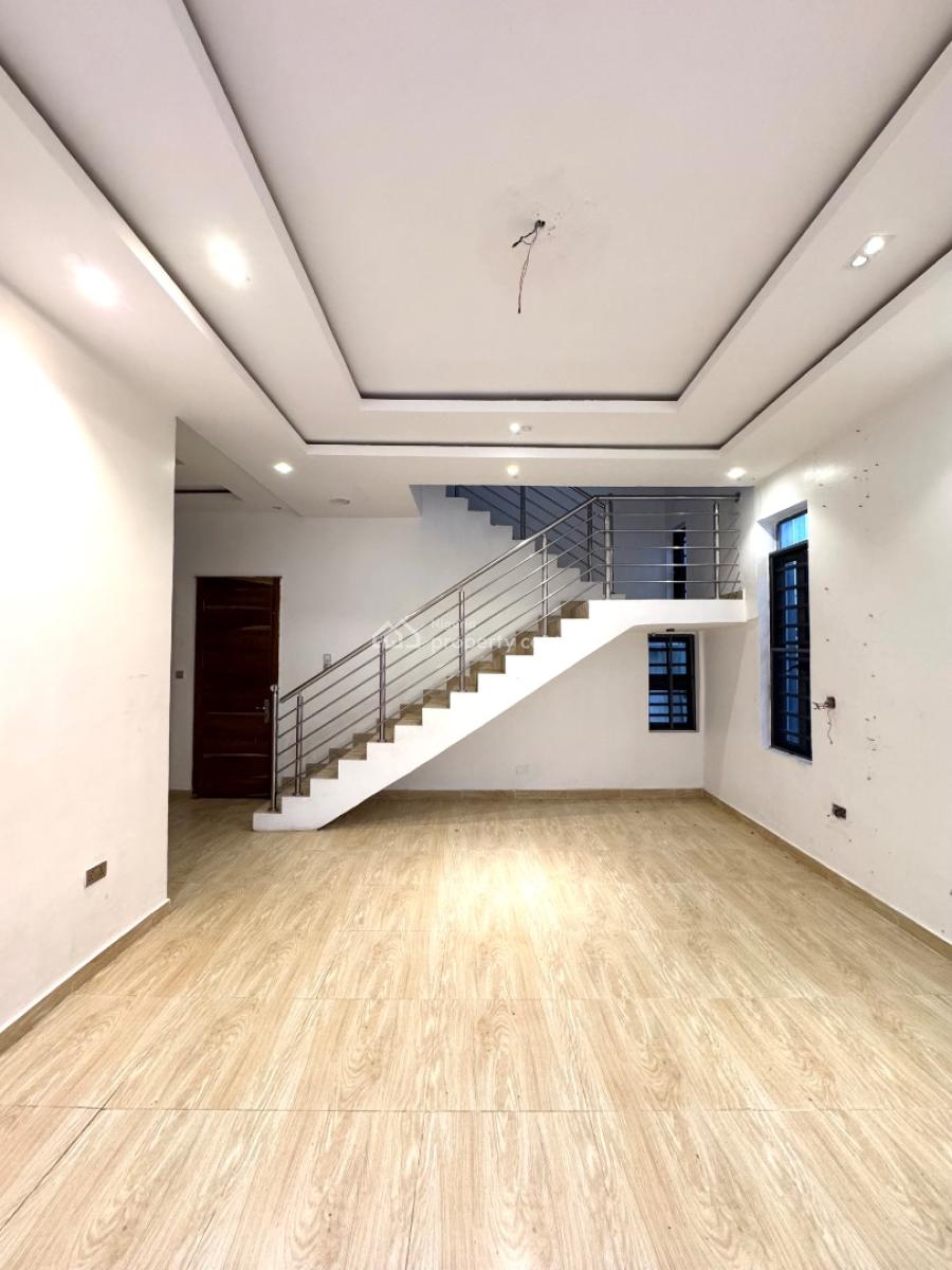 𝐖𝐄𝐋𝐋 𝐌𝐀𝐈𝐍𝐓𝐀𝐈𝐍𝐄𝐃 3 𝐁𝐄𝐃𝐑𝐎𝐎𝐌 𝐓𝐄𝐑𝐑𝐀𝐂𝐄, Orchid, Lekki, Lekki Phase 2, Lekki, Lagos, Terraced Duplex for Rent