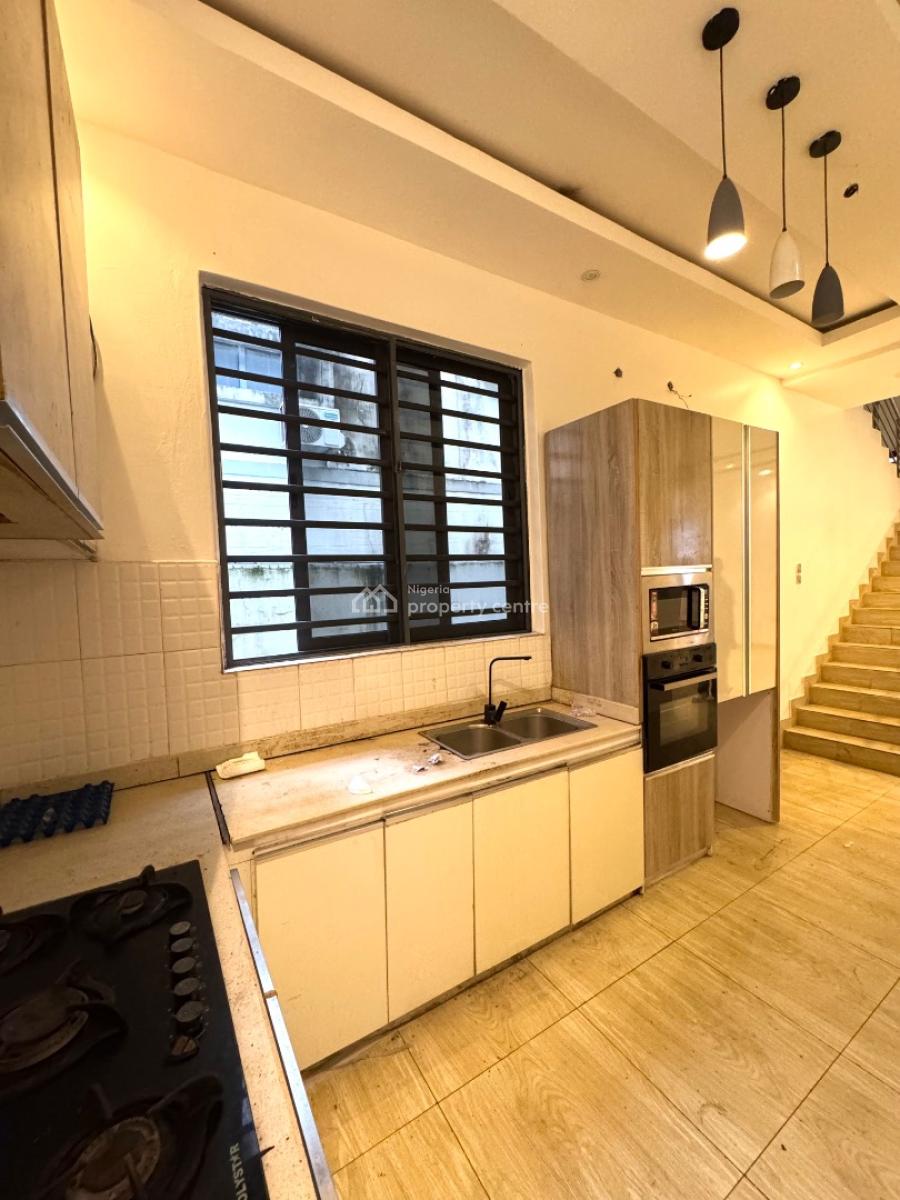 𝐖𝐄𝐋𝐋 𝐌𝐀𝐈𝐍𝐓𝐀𝐈𝐍𝐄𝐃 3 𝐁𝐄𝐃𝐑𝐎𝐎𝐌 𝐓𝐄𝐑𝐑𝐀𝐂𝐄, Orchid, Lekki, Lekki Phase 2, Lekki, Lagos, Terraced Duplex for Rent