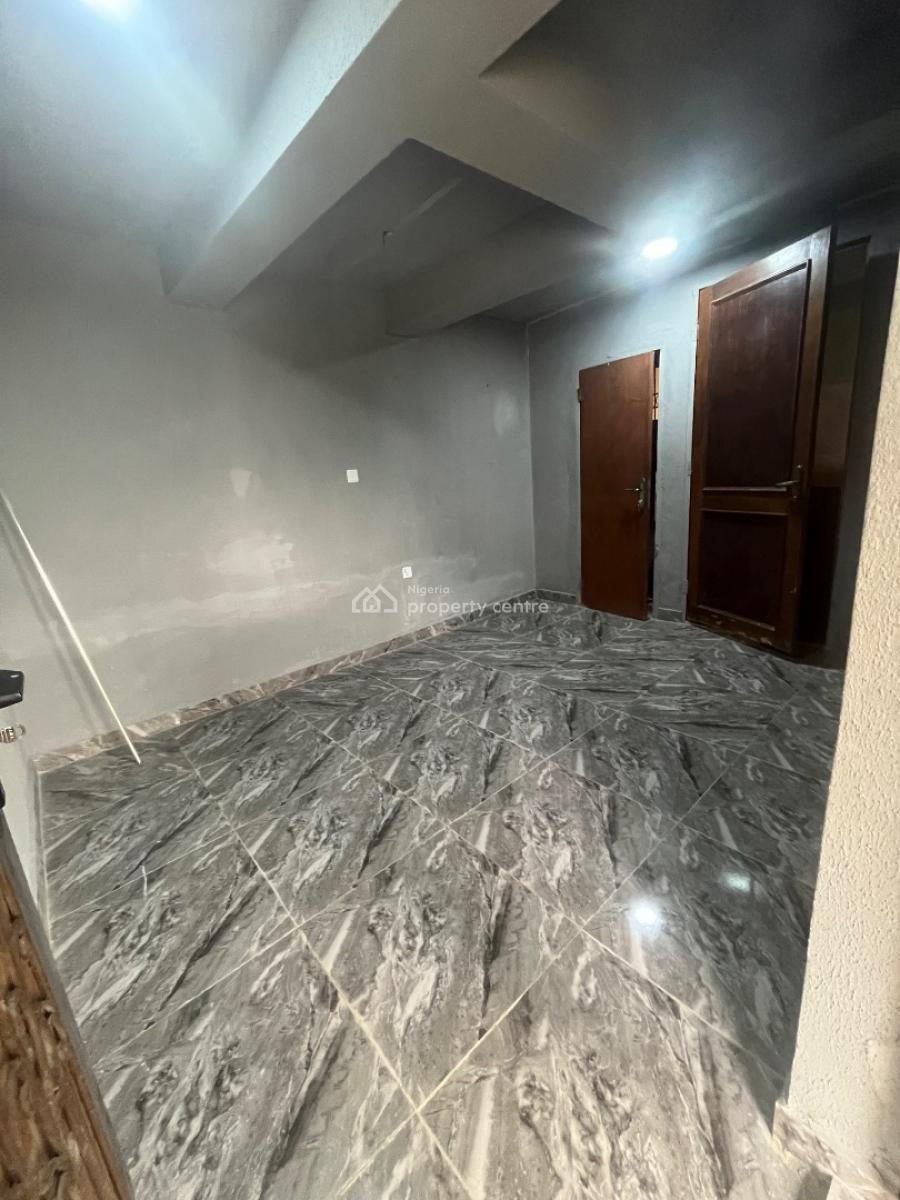 Big Self Contain., Off Admiralty Way, Lekki Phase 1, Lekki, Lagos, Self Contain (single Rooms) for Rent
