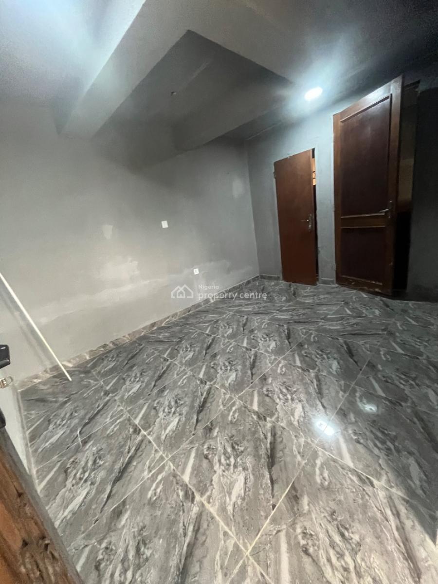 Big Self Contain., Off Admiralty Way, Lekki Phase 1, Lekki, Lagos, Self Contain (single Rooms) for Rent