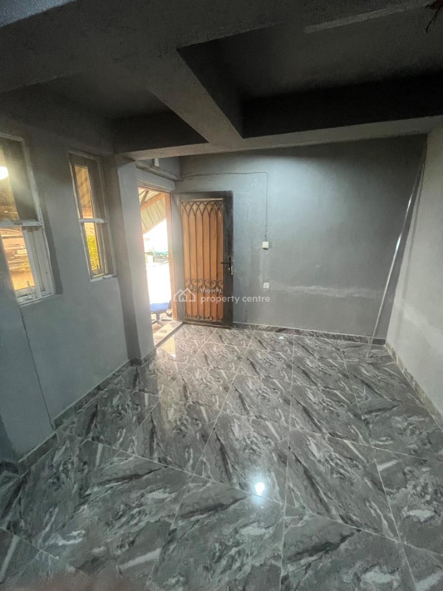 Big Self Contain., Off Admiralty Way, Lekki Phase 1, Lekki, Lagos, Self Contain (single Rooms) for Rent