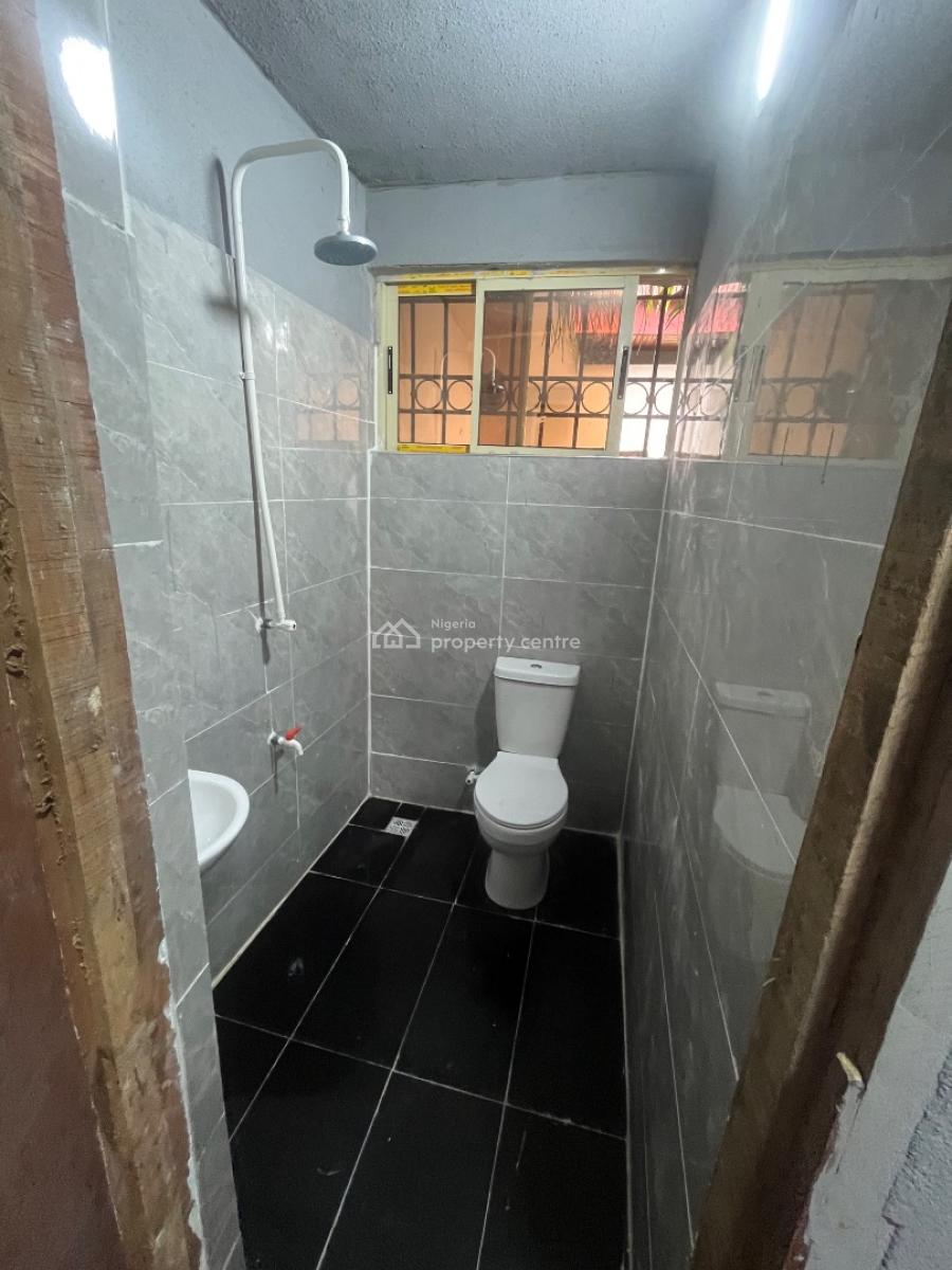 Big Self Contain., Off Admiralty Way, Lekki Phase 1, Lekki, Lagos, Self Contain (single Rooms) for Rent