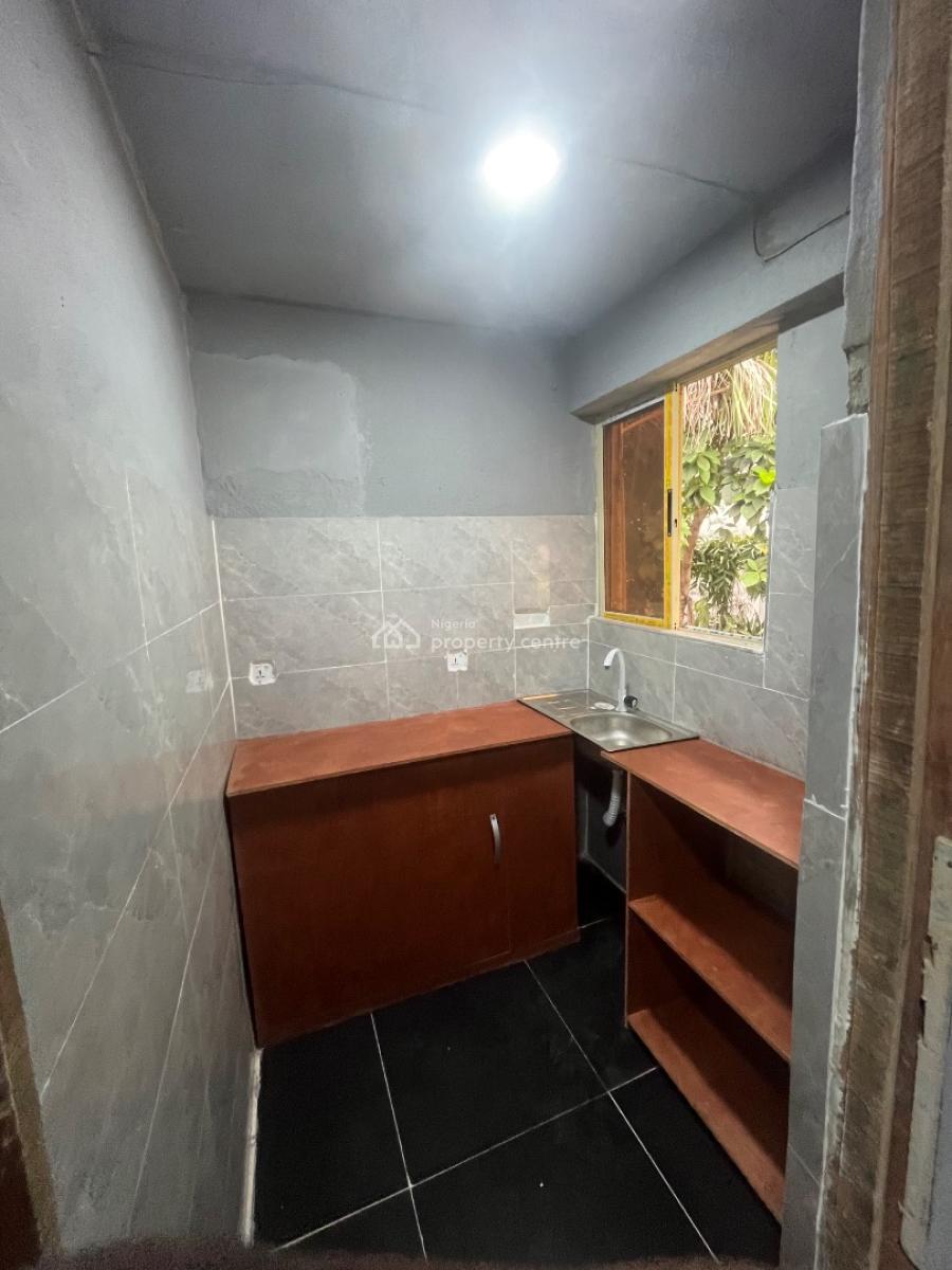 Big Self Contain., Off Admiralty Way, Lekki Phase 1, Lekki, Lagos, Self Contain (single Rooms) for Rent