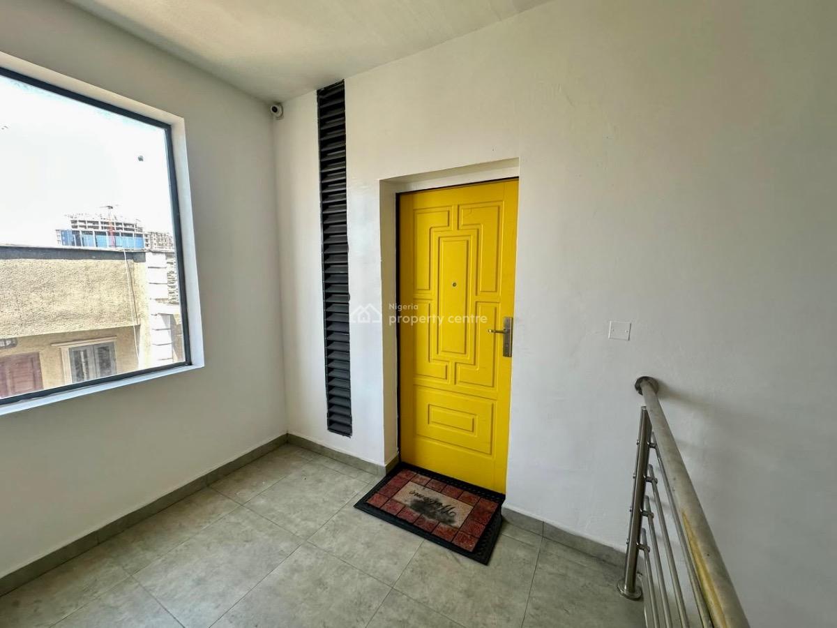 2nd Floor Fitted Kitchen with Air-conditioners, Lekki Phase 1, Lekki, Lagos, Flat / Apartment for Rent
