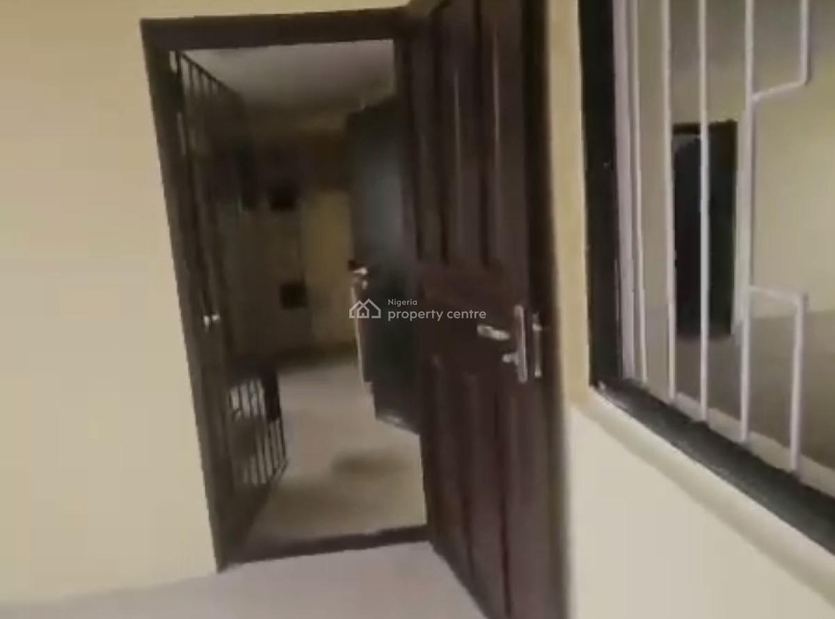 Spacious Standard 3 Bedroom Apartment, Oyadiran Estate, Sabo, Yaba, Lagos, Flat / Apartment for Rent