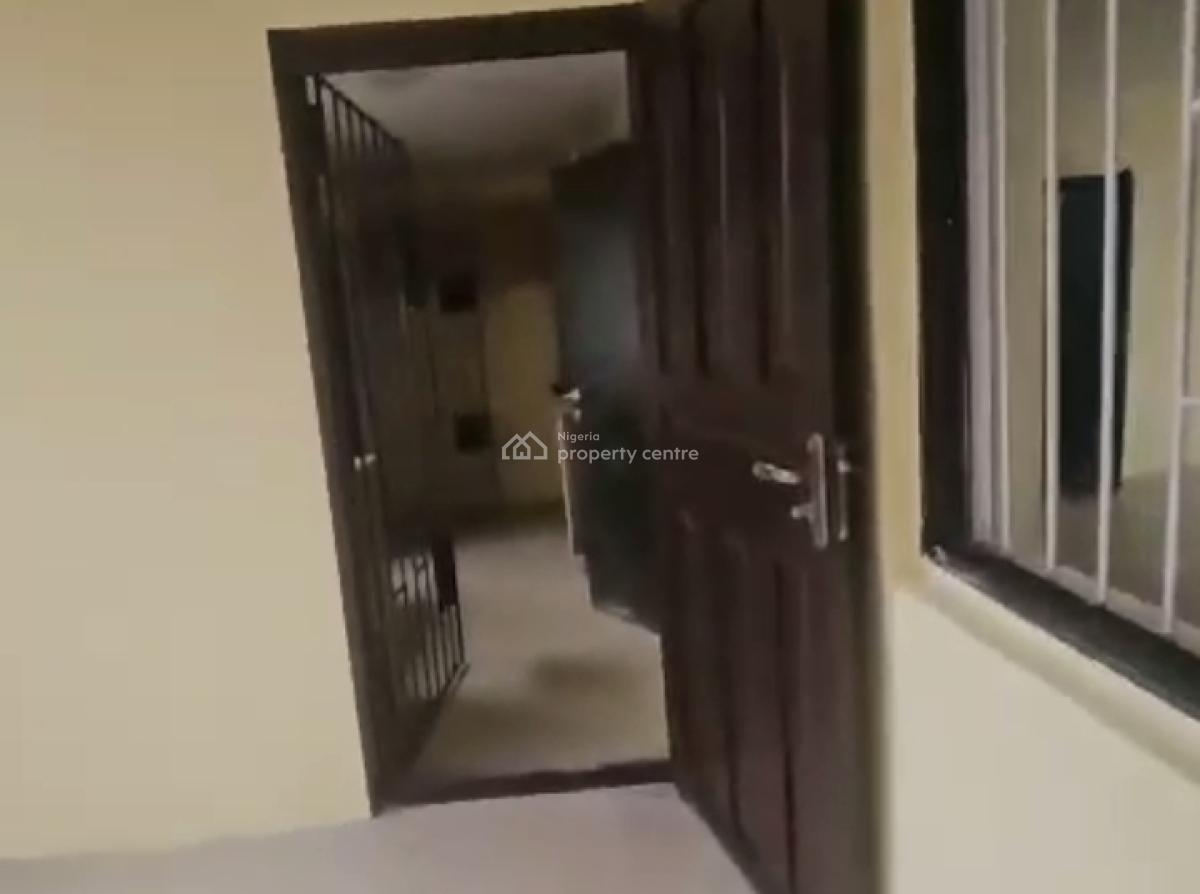 Spacious Standard 3 Bedroom Apartment, Oyadiran Estate, Sabo, Yaba, Lagos, Flat / Apartment for Rent