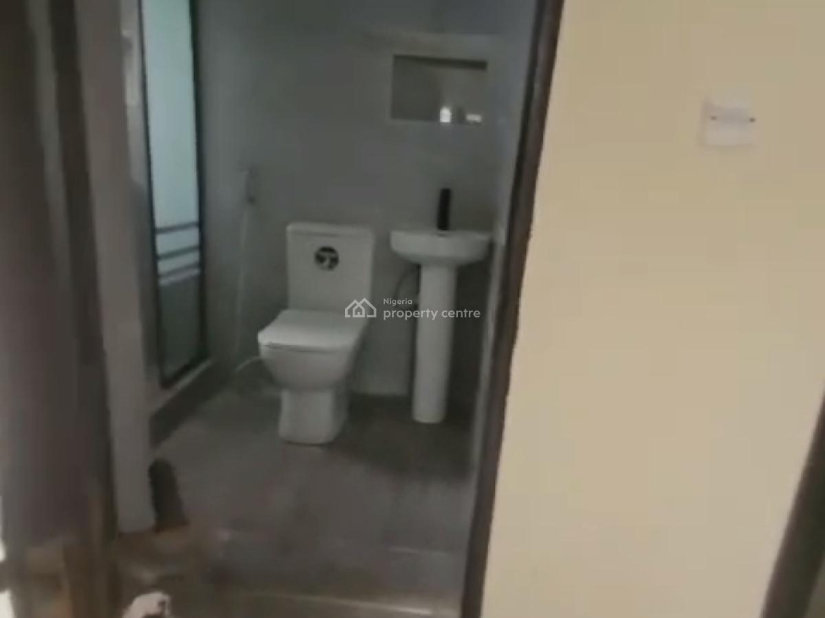 Spacious Standard 3 Bedroom Apartment, Oyadiran Estate, Sabo, Yaba, Lagos, Flat / Apartment for Rent