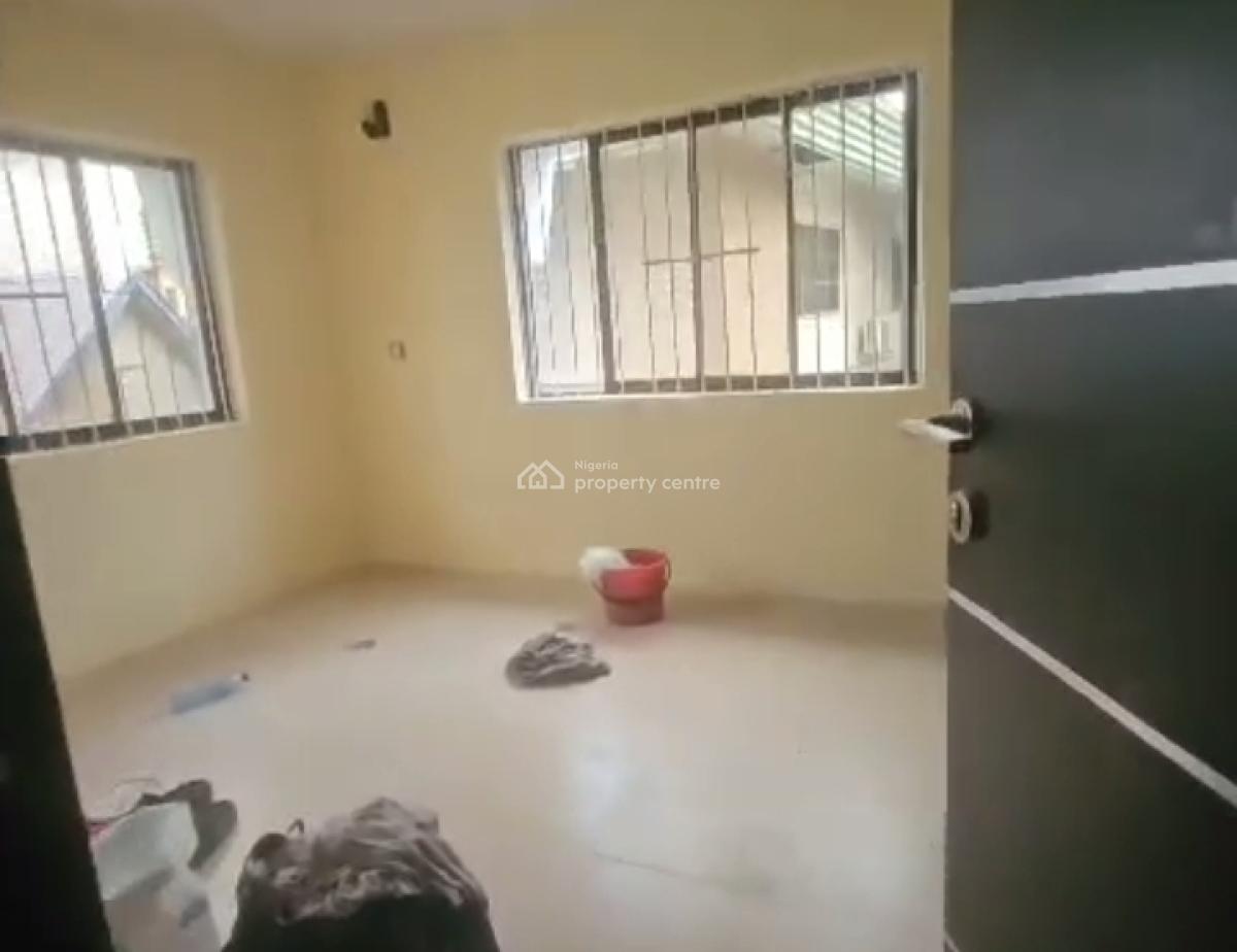 Spacious Standard 3 Bedroom Apartment, Oyadiran Estate, Sabo, Yaba, Lagos, Flat / Apartment for Rent