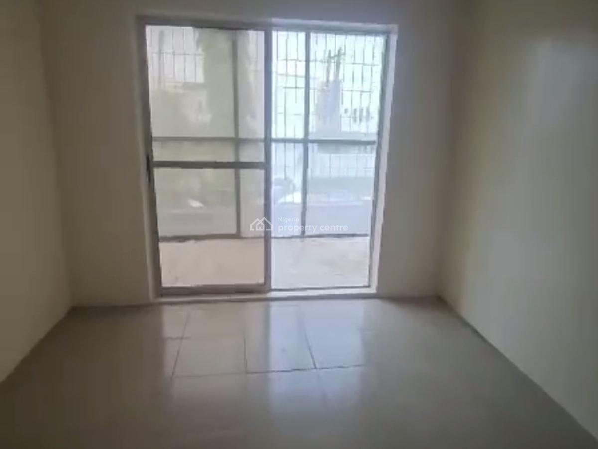 Spacious Standard 3 Bedroom Apartment, Oyadiran Estate, Sabo, Yaba, Lagos, Flat / Apartment for Rent